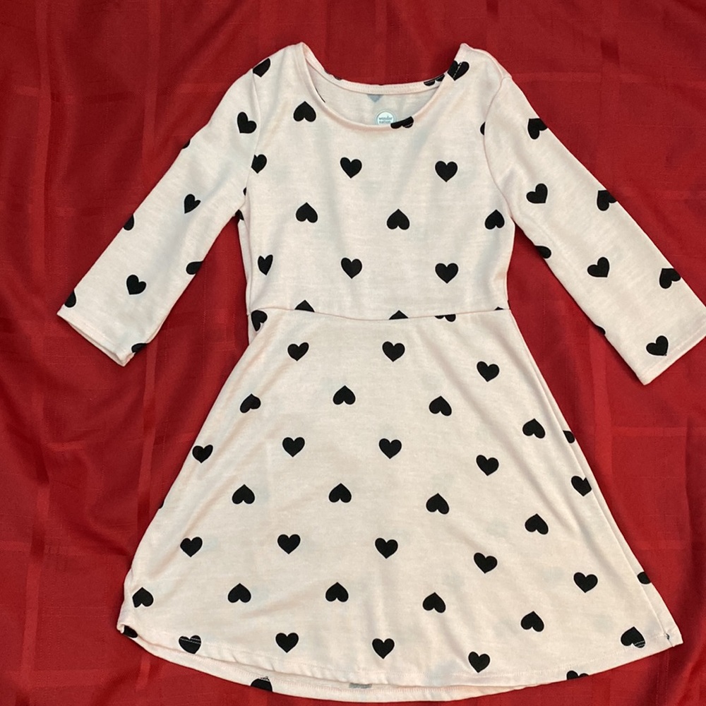 Dress with black hearts
